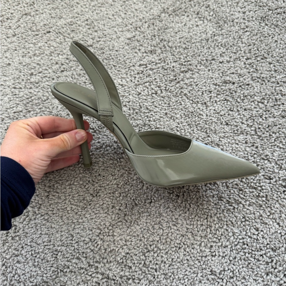 Pointed toe heel